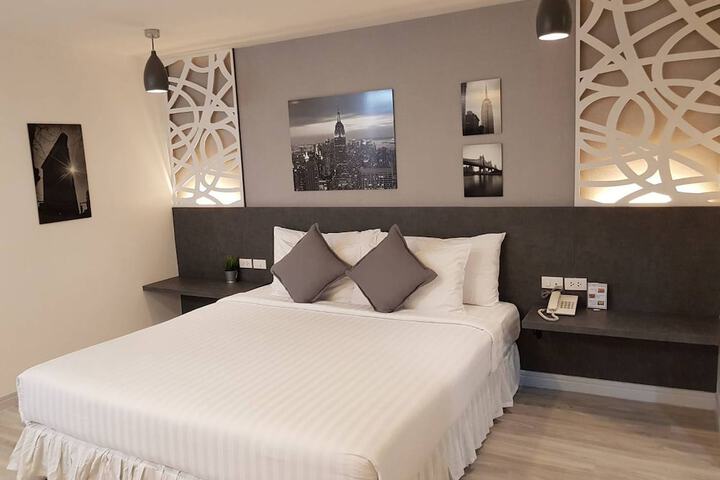 Room 6 of 80