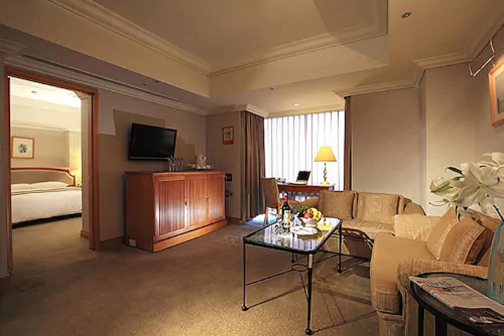 Room 12 of 42