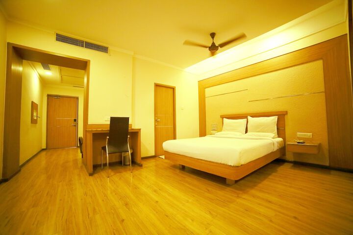 Room 16 of 28
