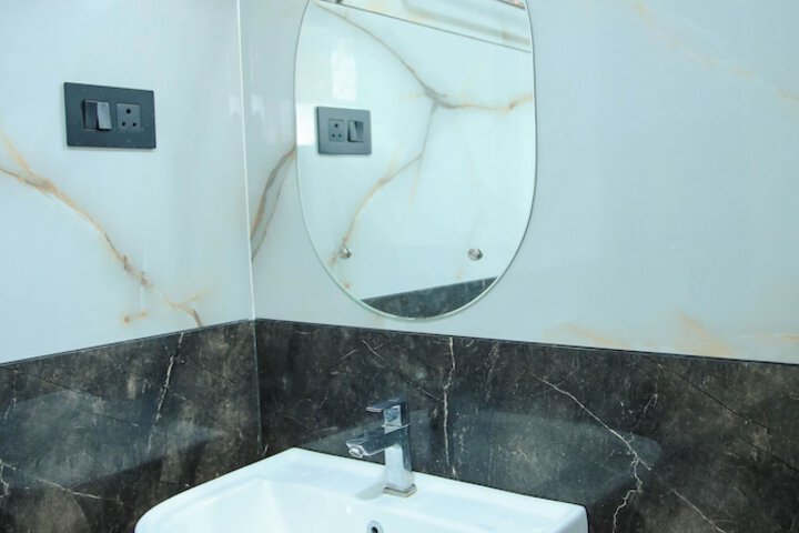 Room 32 of 68