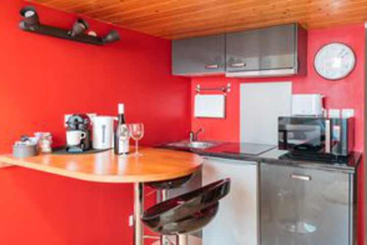 Room 12 of 24