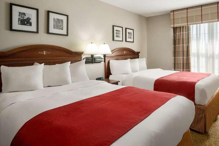 2 Queen Beds Accessible (2 of 6)