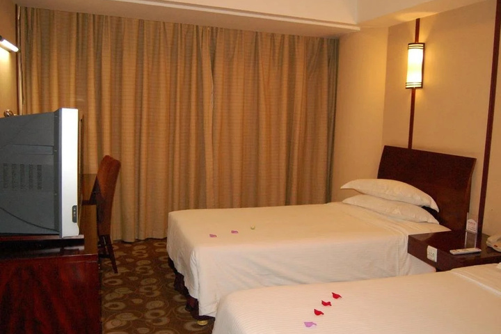 Room 2 of 16