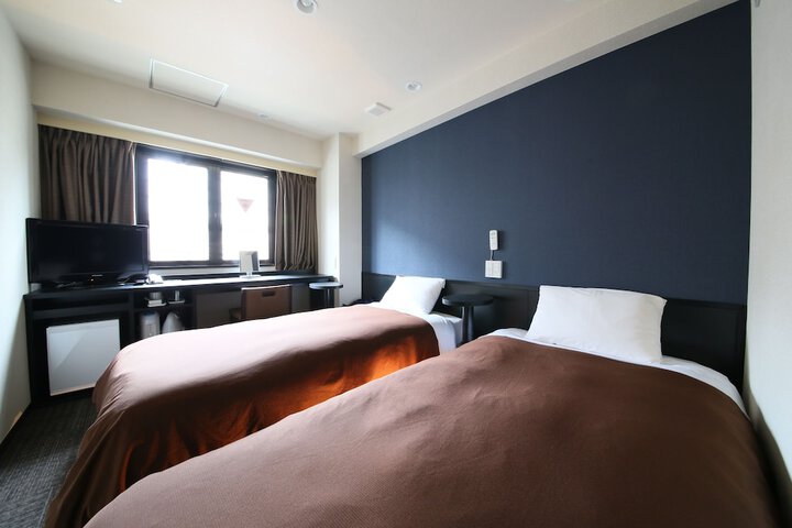 Room 6 of 33