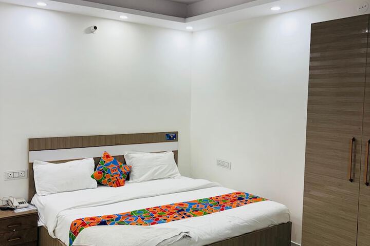 Lotustar Hotel