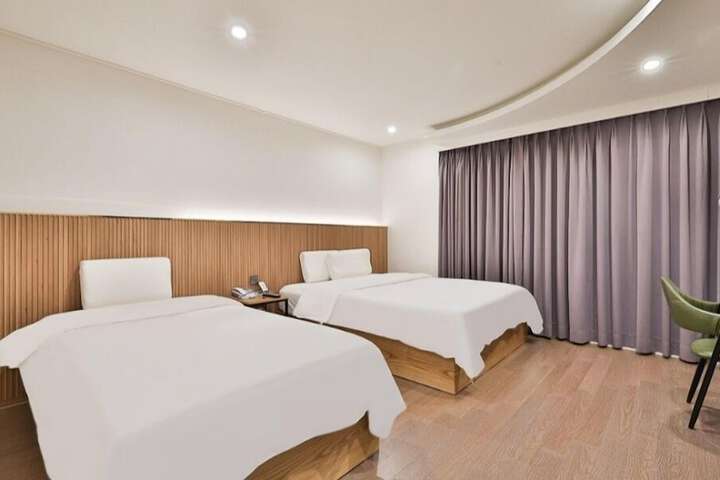 Room 21 of 44