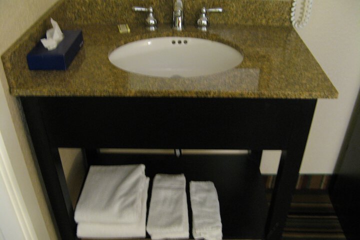 Bathroom sink