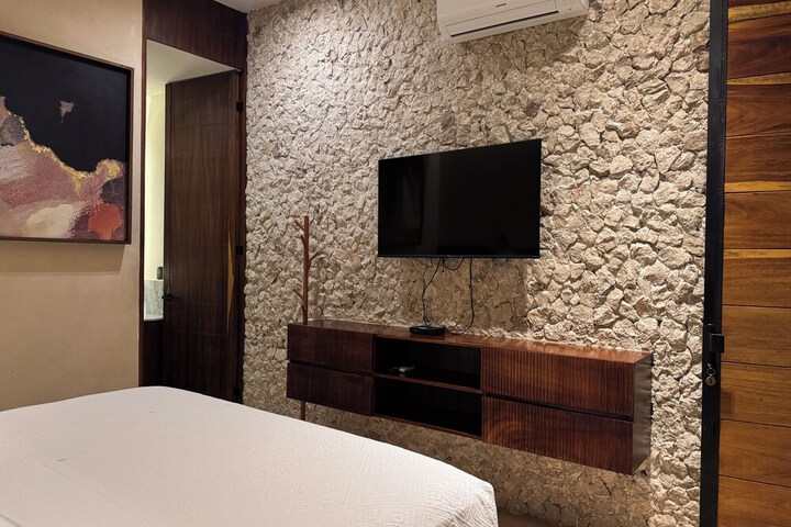 Room 82 of 160