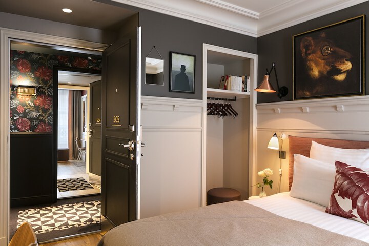 Room 15 of 94