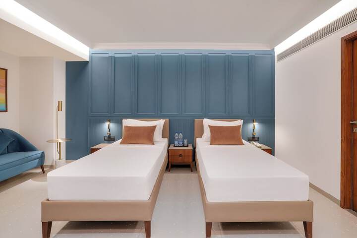 Room 8 of 32