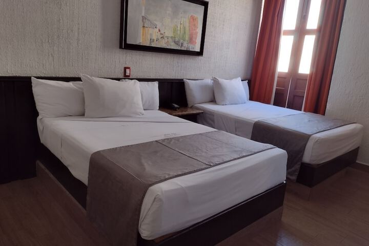 Room 10 of 76