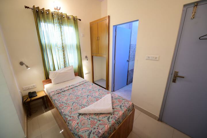 Room 65 of 189