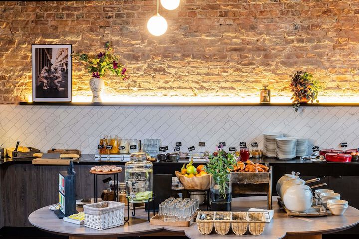 Breakfast/Coffee Service 126 of 229