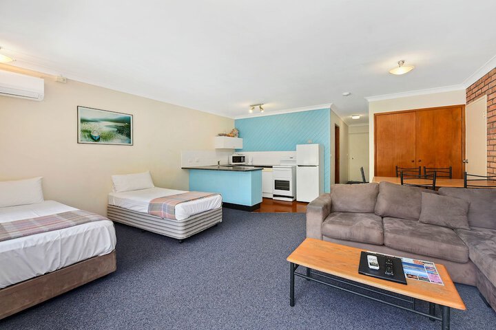 Room 2 of 156
