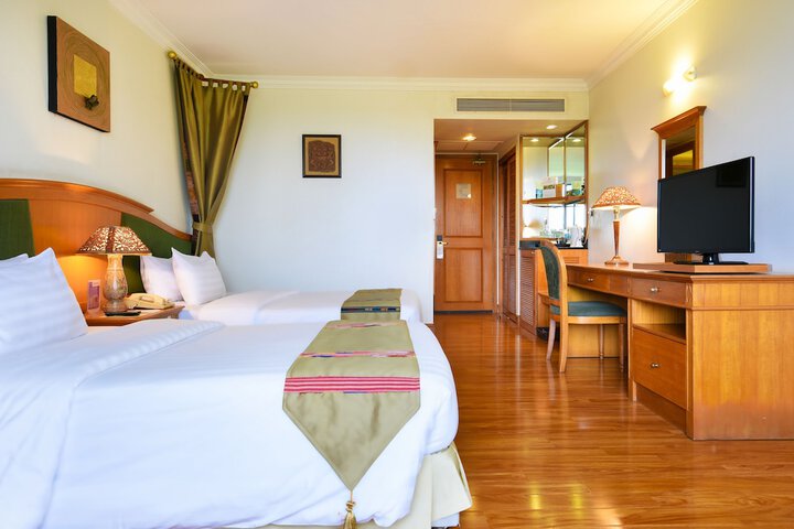 Room 35 of 174