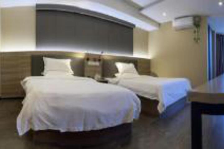 Room 17 of 17