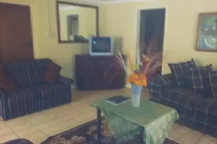 Madadeni Retreat & B & B in Durban