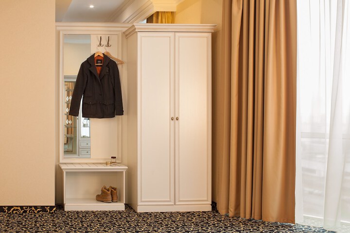 Room 28 of 73