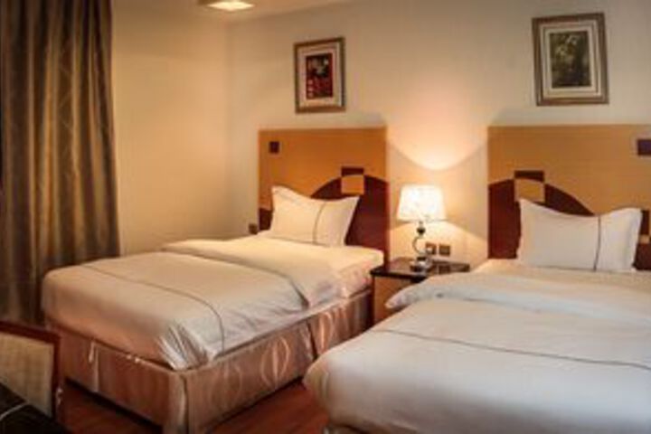 Room 10 of 38