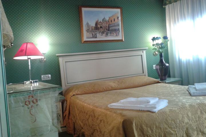 Room 12 of 96