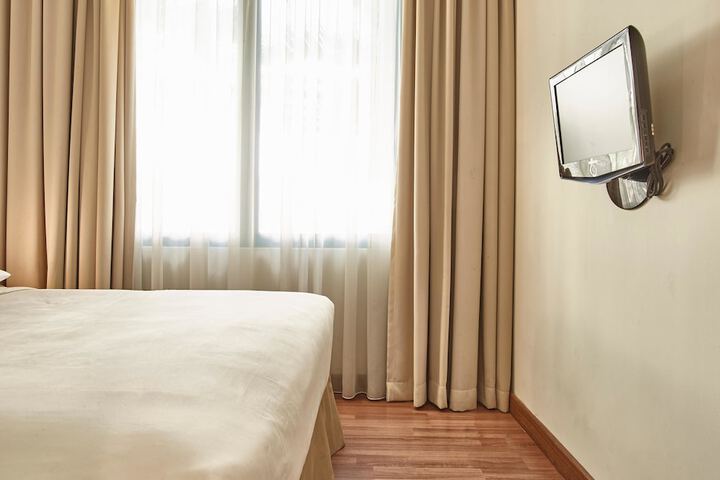 Room 9 of 38