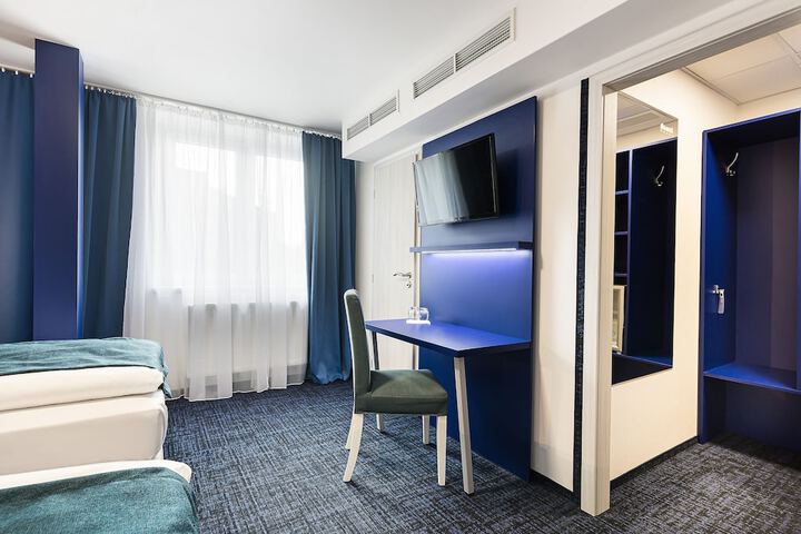 Room 7 of 133