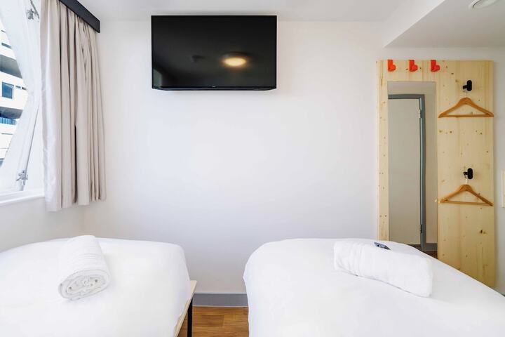 Room 21 of 55