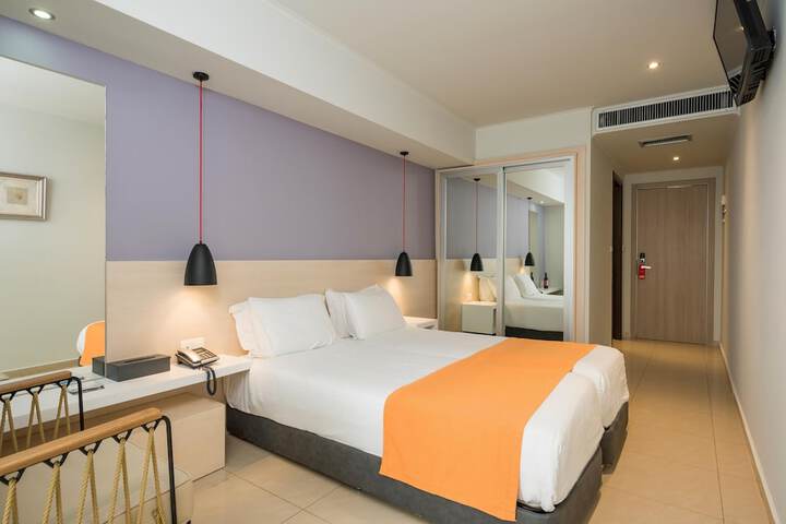 Room 26 of 121
