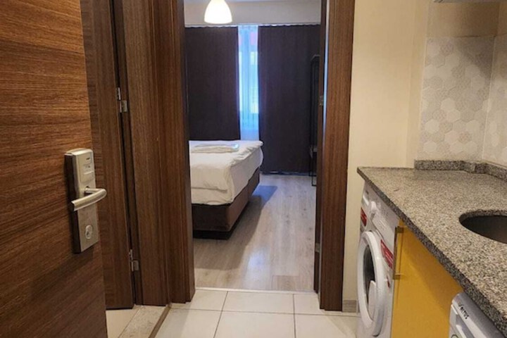 Room 7 of 33