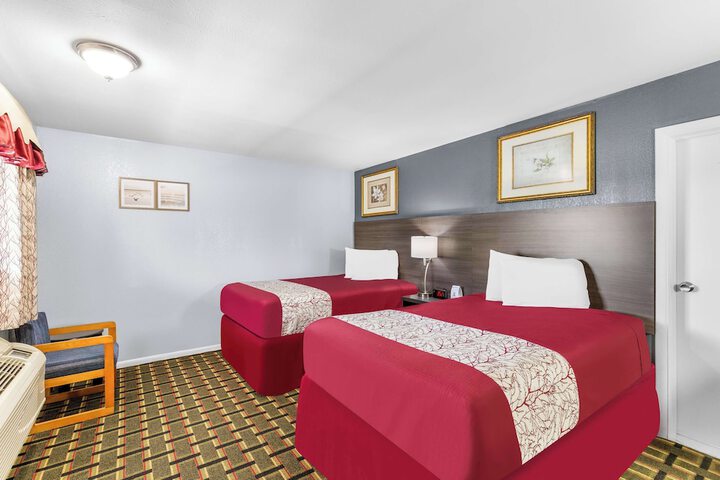 Room 9 of 30