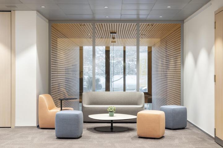 Lounge 207 of 289
