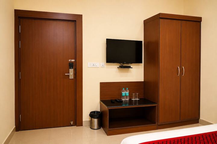 Room 8 of 17