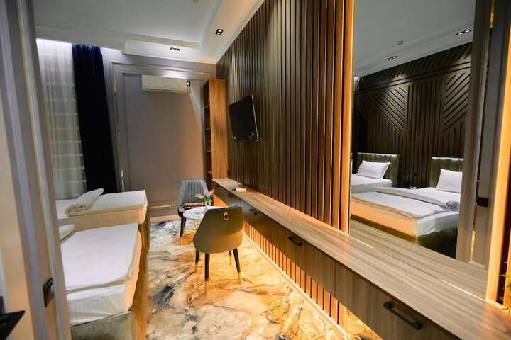 Room 12 of 33