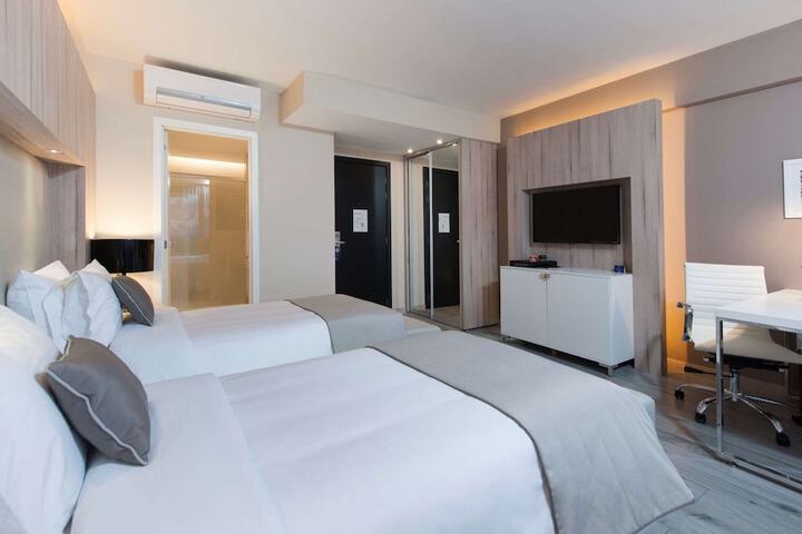 Room 44 of 110