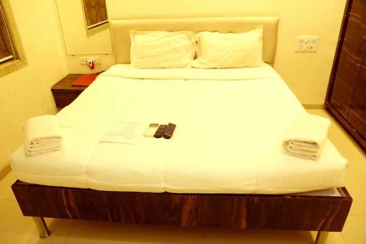 Room 4 of 6