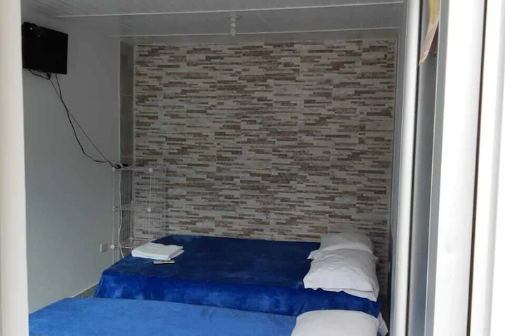 Room 2 of 10