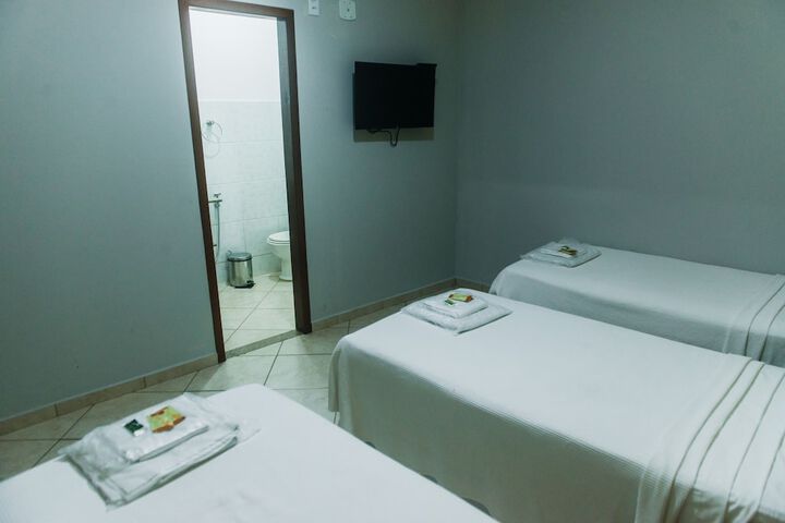 Room 8 of 33