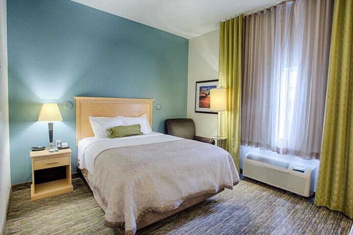 1 Queen Studio Suite (41 of 42)