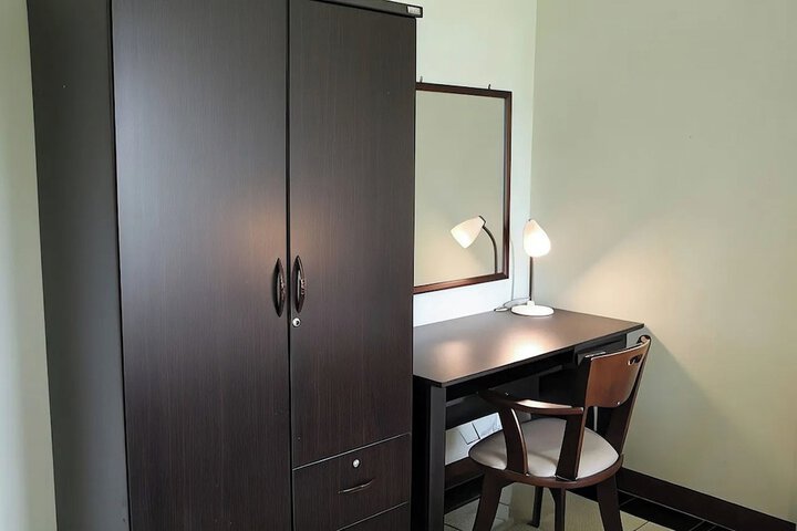 Room 13 of 42