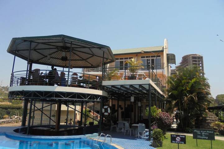 Pool 33 of 56