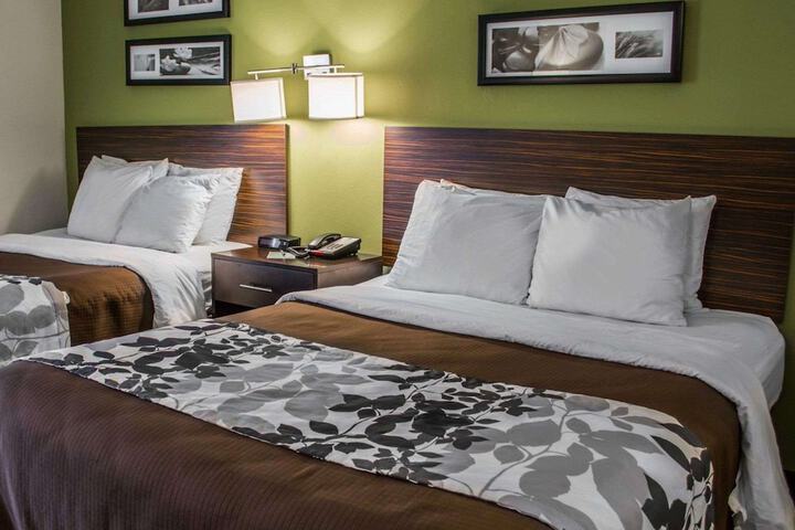 Queen Bed Accessible (7 of 10)