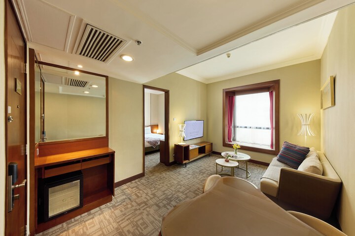 Room 28 of 49