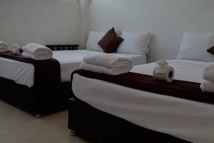 Room 2 of 33