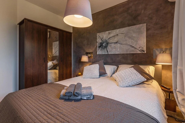 Room 6 of 20