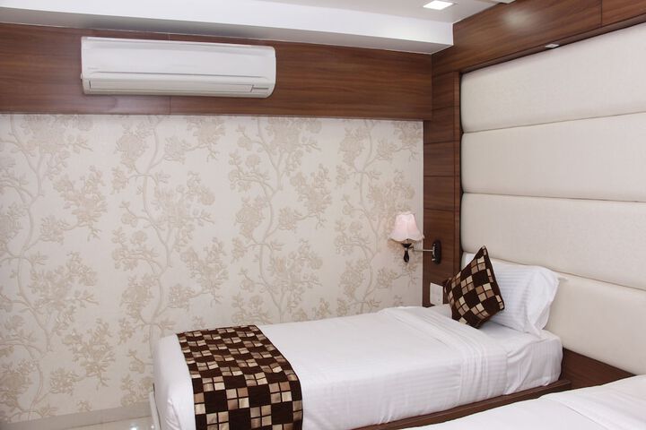 Room 34 of 123