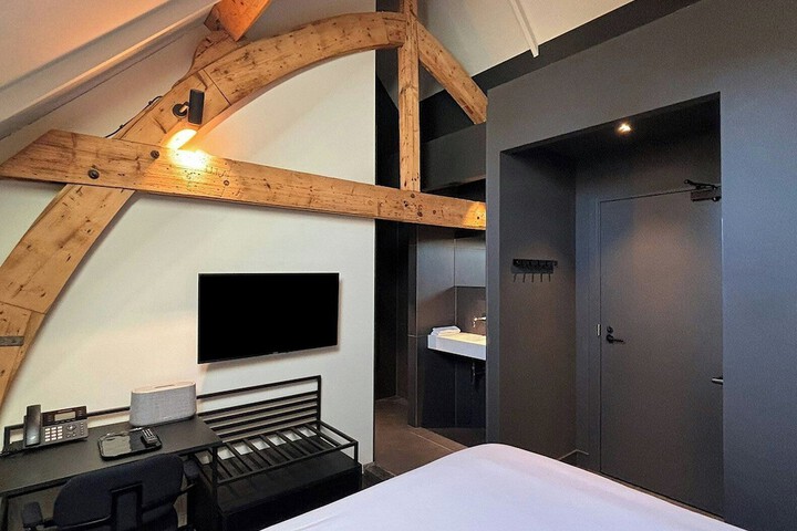 Room 21 of 62