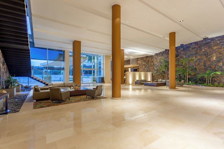 Entrance & Lobby