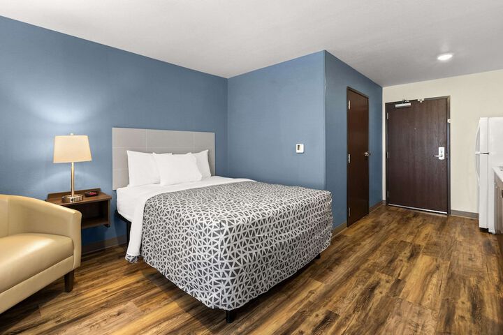 1 Queen Bed Suite (6 of 21)