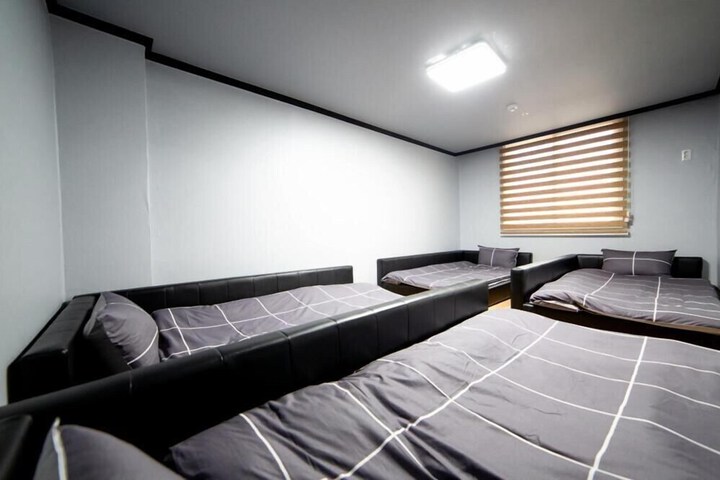 Room 16 of 64