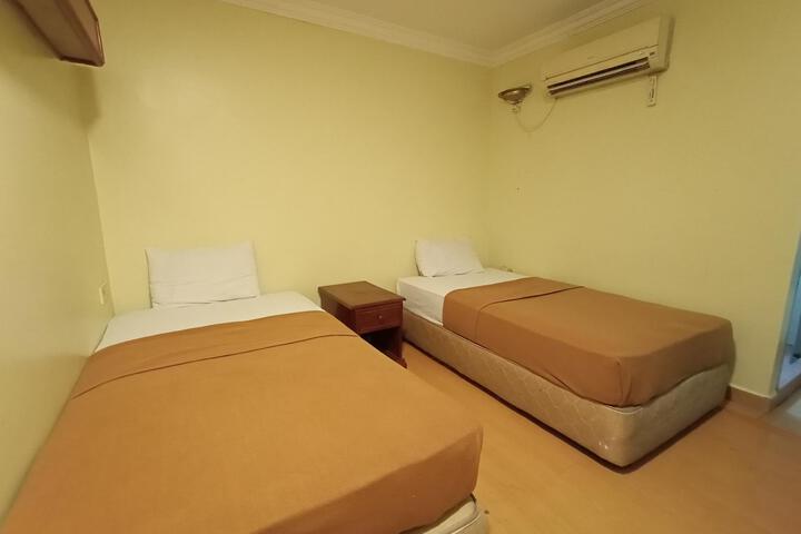 Room 37 of 40